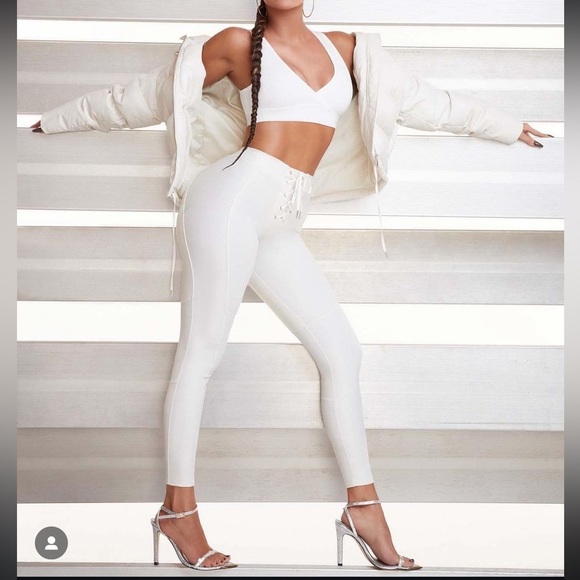 Good American Bombshell Lace Up Leggings in Ivory - Picture 3 of 7